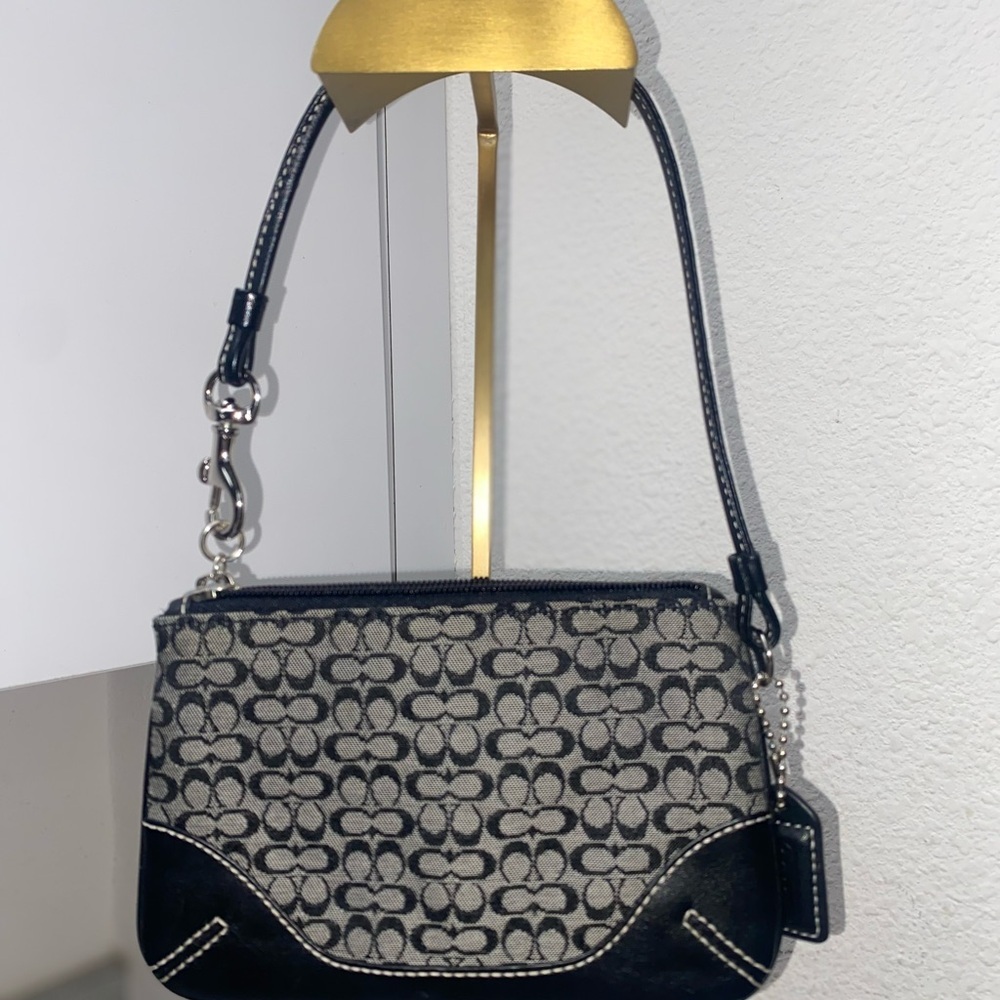 Coach Vintage Signature SoHo Wristlet GUC - Picture 11 of 11
